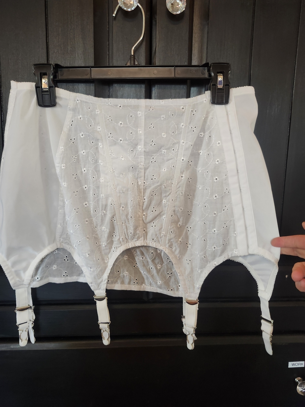 *New* Vintage Eyelet Garter Belt - Picture 3 of 7